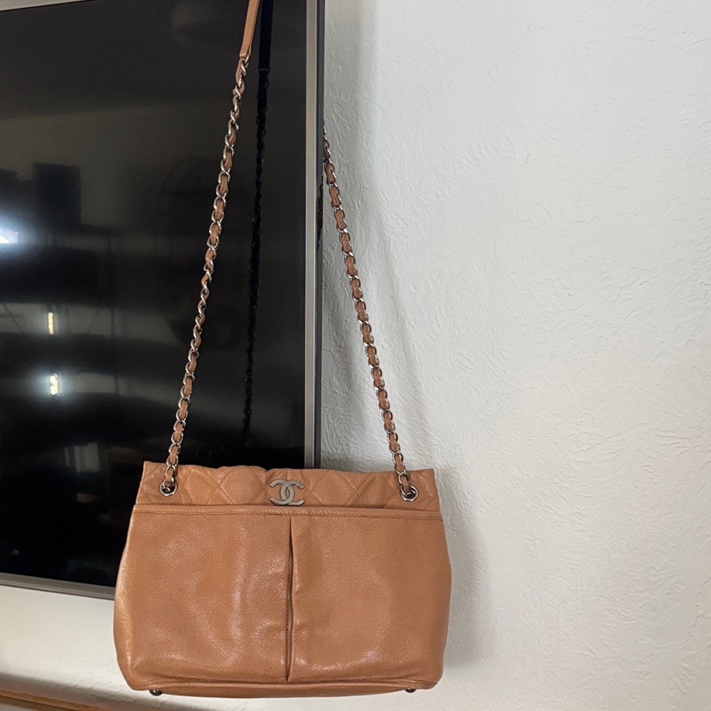 CHANEL Pebbled Leather Shoulder Bag- great condition Orig Price $4,300 - Picture 3 of 14